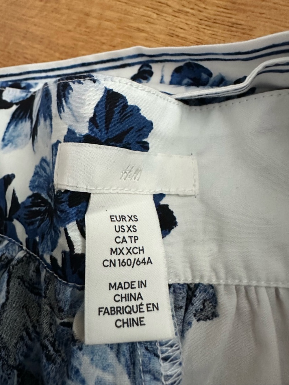 NWOT H&M White Blue Floral Cotton Skirt XS - Picture 4 of 9